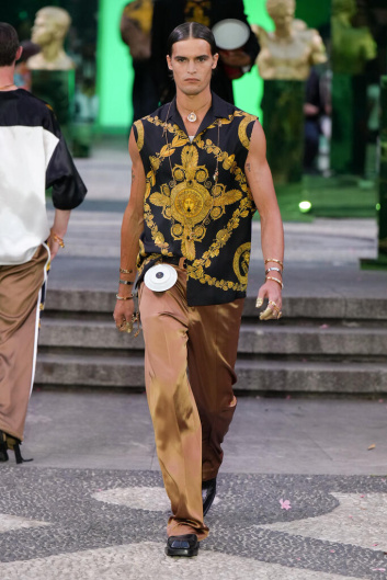 Fotoservizio/SS 2023/MEN/SFILATA/VERSACE/DP2/0