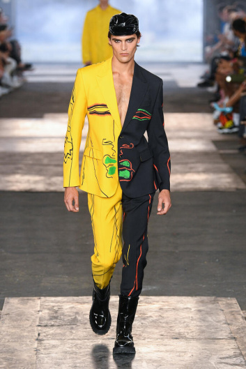 Fotoservizio/SS 2023/MEN/SFILATA/MOSCHINO/DP2/0