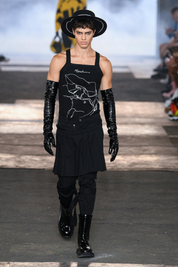 Fotoservizio/SS 2023/MEN/SFILATA/MOSCHINO/DP2/2