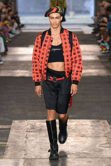 Fotoservizio/SS 2023/MEN/SFILATA/MOSCHINO/DP2/2