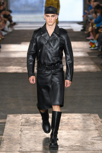 Fotoservizio/SS 2023/MEN/SFILATA/MOSCHINO/DP2/4