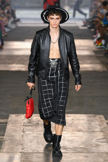 Fotoservizio/SS 2023/MEN/SFILATA/MOSCHINO/DP2/6