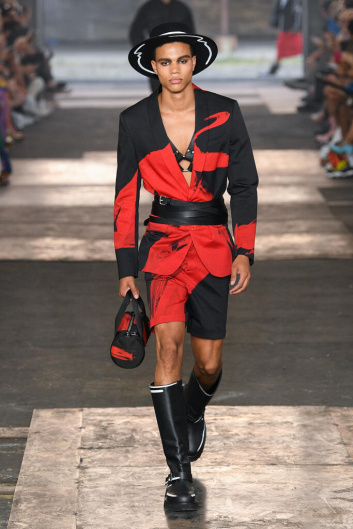 Fotoservizio/SS 2023/MEN/SFILATA/MOSCHINO/DP2/7