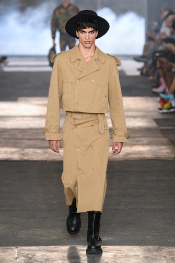 Fotoservizio/SS 2023/MEN/SFILATA/MOSCHINO/DP2/13