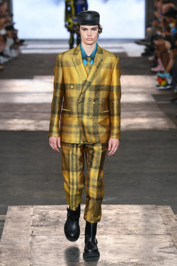 Fotoservizio/SS 2023/MEN/SFILATA/MOSCHINO/DP2/7