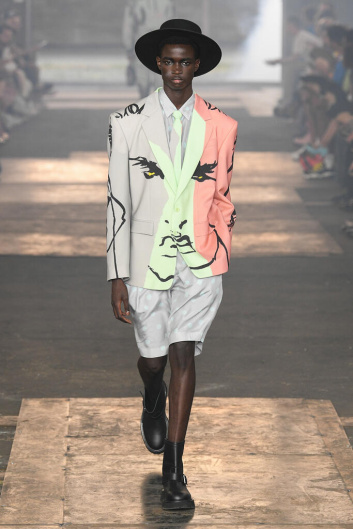 Fotoservizio/SS 2023/MEN/SFILATA/MOSCHINO/DP2/1