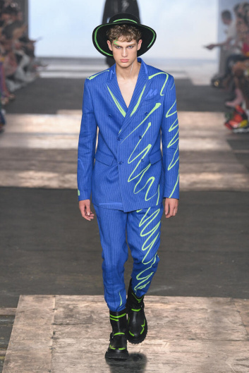 Fotoservizio/SS 2023/MEN/SFILATA/MOSCHINO/DP2/7