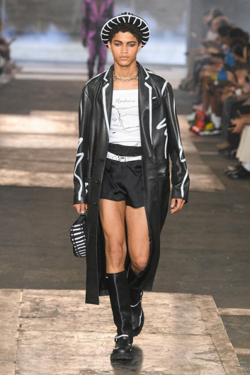 Fotoservizio/SS 2023/MEN/SFILATA/MOSCHINO/DP2/11