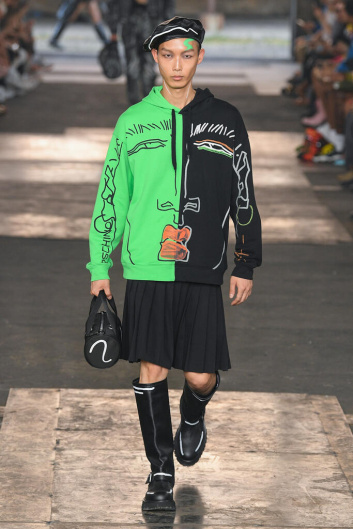 Fotoservizio/SS 2023/MEN/SFILATA/MOSCHINO/DP2/0