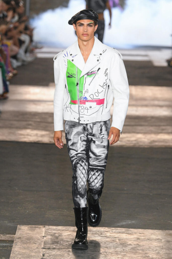 Fotoservizio/SS 2023/MEN/SFILATA/MOSCHINO/DP2/2