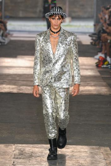 Fotoservizio/SS 2023/MEN/SFILATA/MOSCHINO/DP2/7