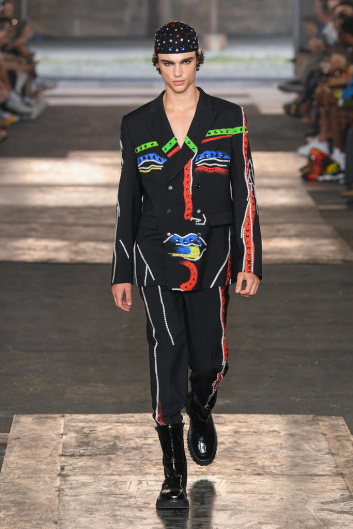 Fotoservizio/SS 2023/MEN/SFILATA/MOSCHINO/DP2/8