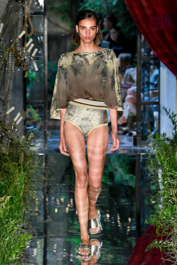 Fotoservizio/SS 2023/WOMEN/SFILATA/ANTONIO MARRAS/DP2/17