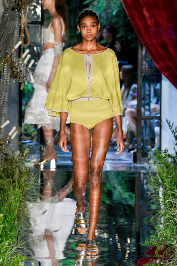 Fotoservizio/SS 2023/WOMEN/SFILATA/ANTONIO MARRAS/DP2/16