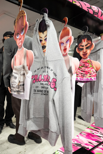 Fotoservizio/SS 2023/WOMEN/PRESENTAZIONE/SALVATORE VIGNOLA/DP2/5