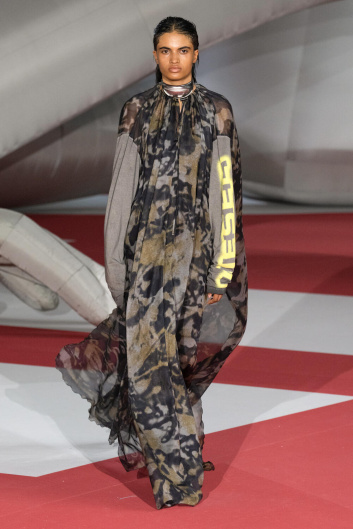 Fotoservizio/SS 2023/WOMEN/SFILATA/DIESEL/DP2/2