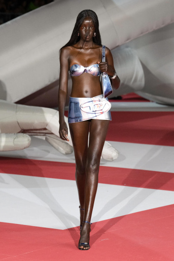 Fotoservizio/SS 2023/WOMEN/SFILATA/DIESEL/DP2/27