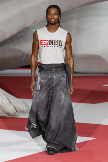 Fotoservizio/SS 2023/WOMEN/SFILATA/DIESEL/DP2/33