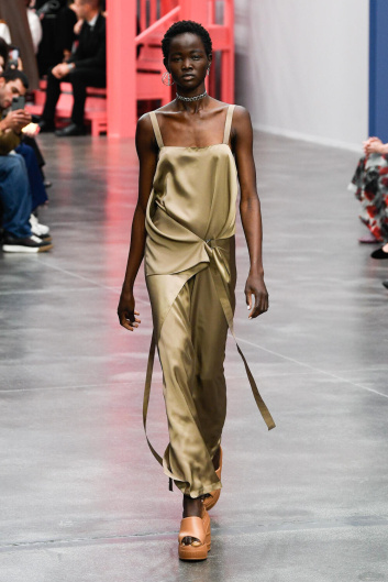 Fotoservizio/SS 2023/WOMEN/SFILATA/FENDI/DP2/23