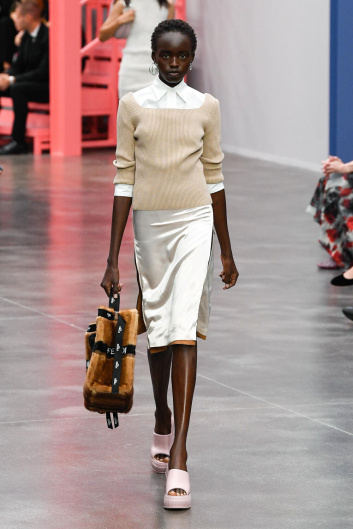Fotoservizio/SS 2023/WOMEN/SFILATA/FENDI/DP2/20