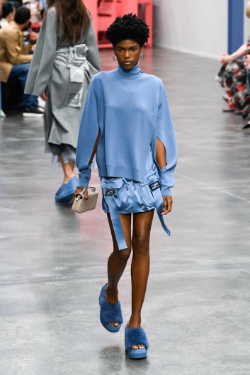 Fotoservizio/SS 2023/WOMEN/SFILATA/FENDI/DP2/43
