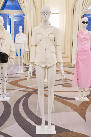 Fotoservizio/SS 2023/WOMEN/PRESENTAZIONE/KRIZIA/DP2/14