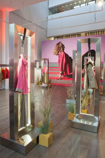 Fotoservizio/SS 2023/WOMEN/PRESENTAZIONE/HERNO/DP2/0