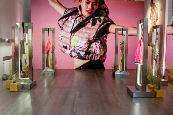 Fotoservizio/SS 2023/WOMEN/PRESENTAZIONE/HERNO/DP2/4