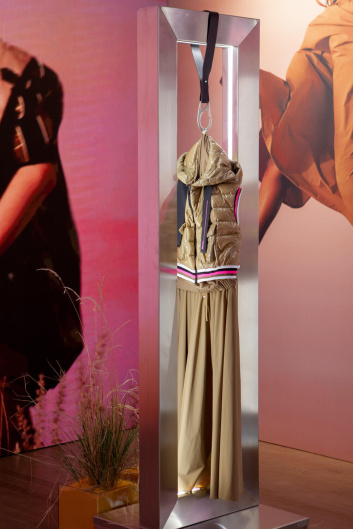 Fotoservizio/SS 2023/WOMEN/PRESENTAZIONE/HERNO/DP2/11