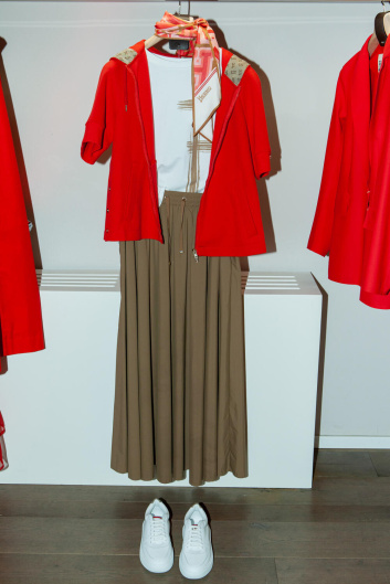 Fotoservizio/SS 2023/WOMEN/PRESENTAZIONE/HERNO/DP2/13