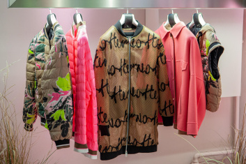 Fotoservizio/SS 2023/WOMEN/PRESENTAZIONE/HERNO/DP2/6
