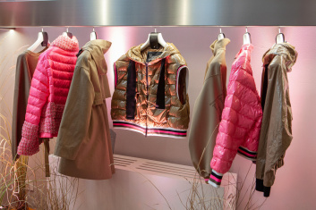 Fotoservizio/SS 2023/WOMEN/PRESENTAZIONE/HERNO/DP2/7