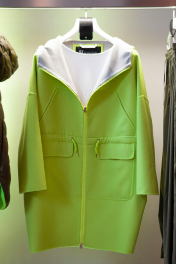 Fotoservizio/SS 2023/WOMEN/PRESENTAZIONE/HERNO/DP2/19