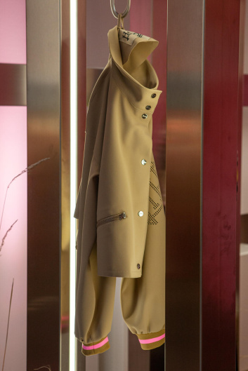 Fotoservizio/SS 2023/WOMEN/PRESENTAZIONE/HERNO/DP2/15