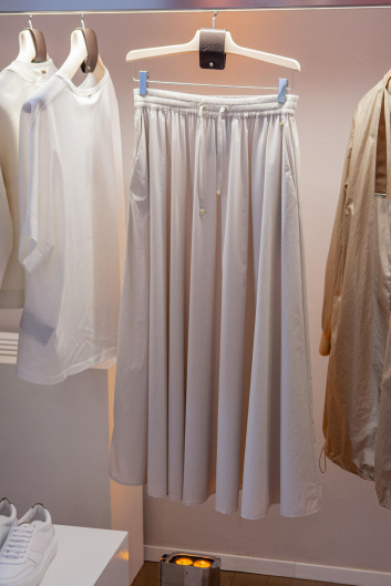 Fotoservizio/SS 2023/WOMEN/PRESENTAZIONE/HERNO/DP2/17