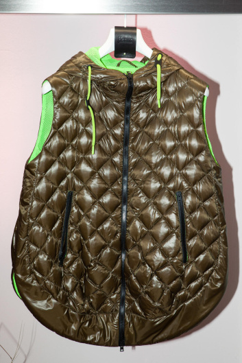 Fotoservizio/SS 2023/WOMEN/PRESENTAZIONE/HERNO/DP2/34