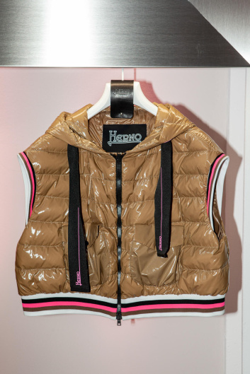 Fotoservizio/SS 2023/WOMEN/PRESENTAZIONE/HERNO/DP2/27