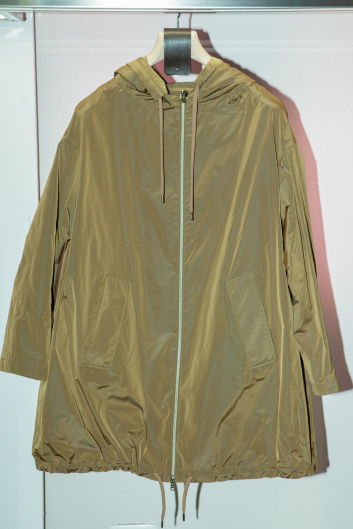 Fotoservizio/SS 2023/WOMEN/PRESENTAZIONE/HERNO/DP2/43