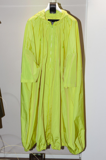 Fotoservizio/SS 2023/WOMEN/PRESENTAZIONE/HERNO/DP2/36