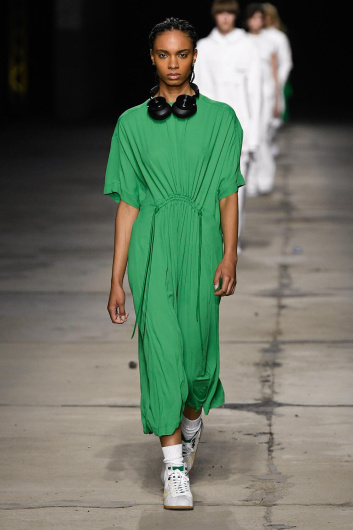 Fotoservizio/SS 2023/WOMEN/SFILATA/ONITSUKA TIGER/DP2/6