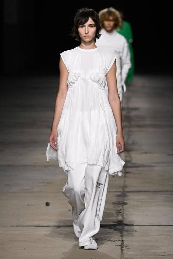 Fotoservizio/SS 2023/WOMEN/SFILATA/ONITSUKA TIGER/DP2/8