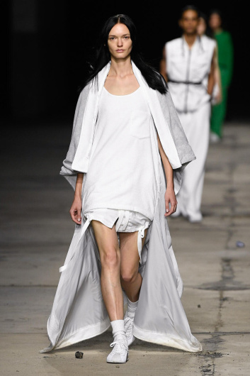 Fotoservizio/SS 2023/WOMEN/SFILATA/ONITSUKA TIGER/DP2/2