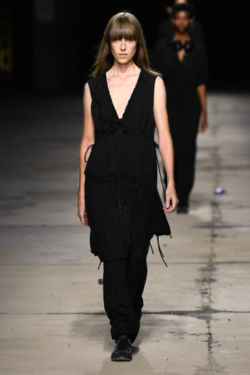 Fotoservizio/SS 2023/WOMEN/SFILATA/ONITSUKA TIGER/DP2/36