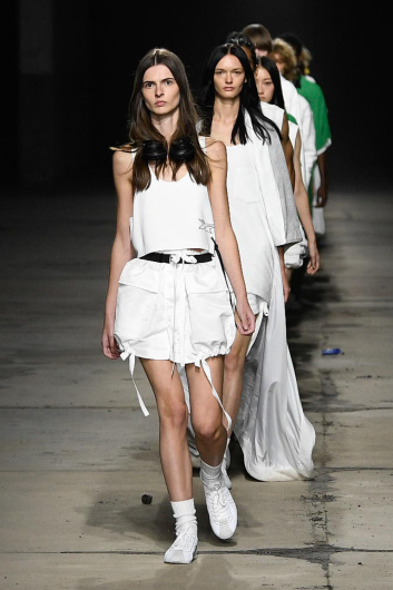 Fotoservizio/SS 2023/WOMEN/SFILATA/ONITSUKA TIGER/DP2/40