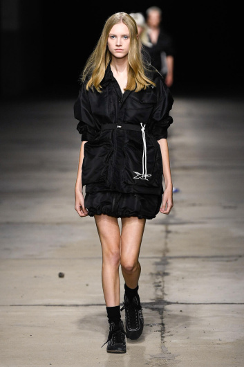 Fotoservizio/SS 2023/WOMEN/SFILATA/ONITSUKA TIGER/DP2/32