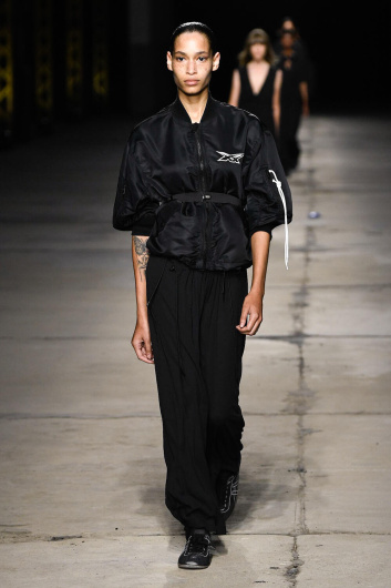 Fotoservizio/SS 2023/WOMEN/SFILATA/ONITSUKA TIGER/DP2/35
