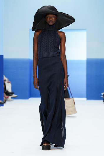 Fotoservizio/SS 2023/WOMEN/SFILATA/MAX MARA/DP2/18