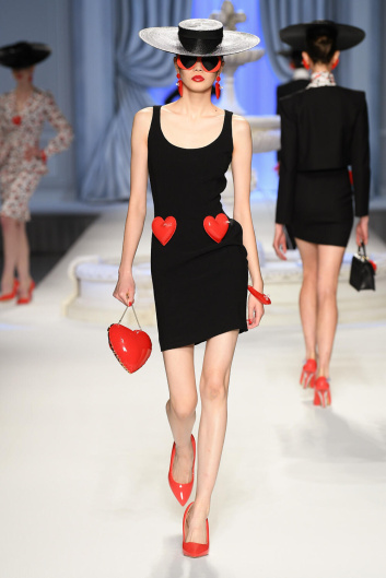Fotoservizio/SS 2023/WOMEN/SFILATA/MOSCHINO/DP2/3