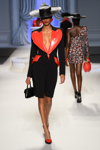 Fotoservizio/SS 2023/WOMEN/SFILATA/MOSCHINO/DP2/1