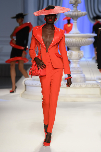 Fotoservizio/SS 2023/WOMEN/SFILATA/MOSCHINO/DP2/2